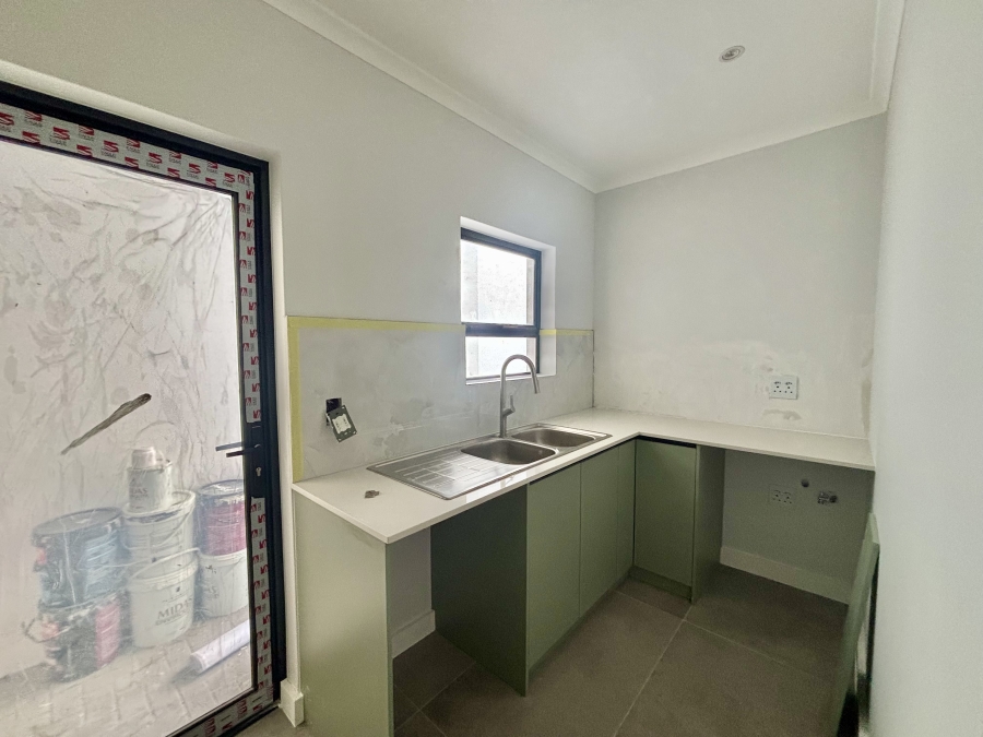 To Let 4 Bedroom Property for Rent in Sandown Western Cape